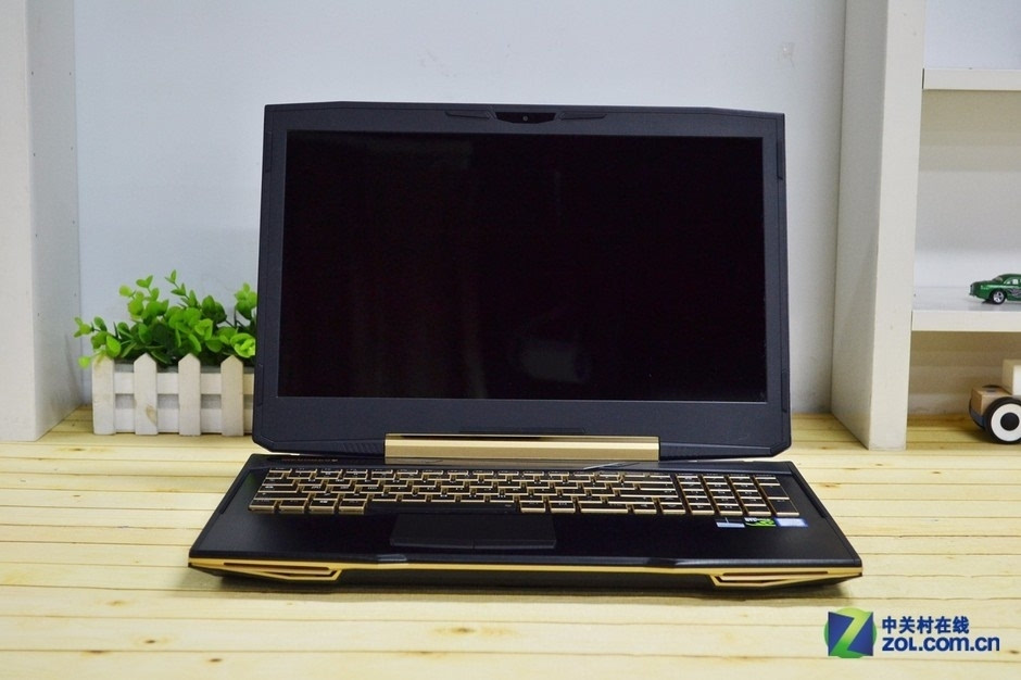 搭载机械键盘 机械革命深海泰坦x7ti-s图赏