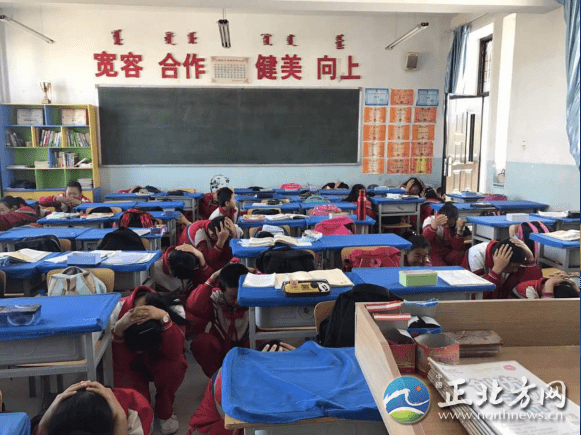 赛罕区民族小学开展防震减灾应急疏散演练