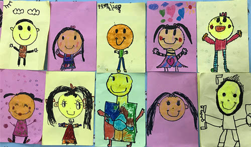 天真灿烂的笑脸仿佛在向大家诉说着世界的美好.