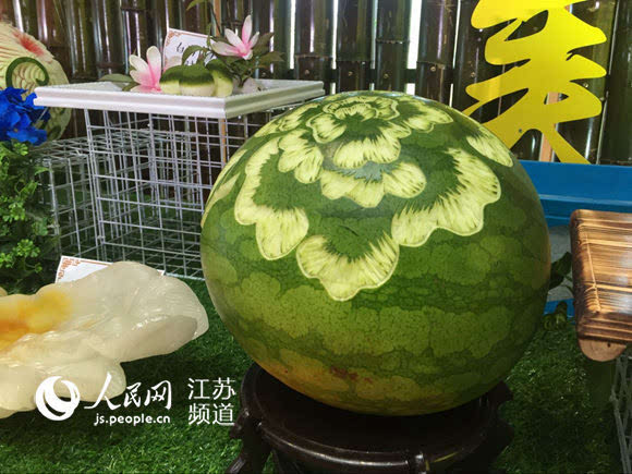 南京江宁横溪西瓜贴上"身份证" 质量可追溯