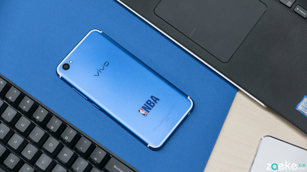 xplay6库里定制版之后,vivo也为旗下的热销智能手机vivo x9加推了和