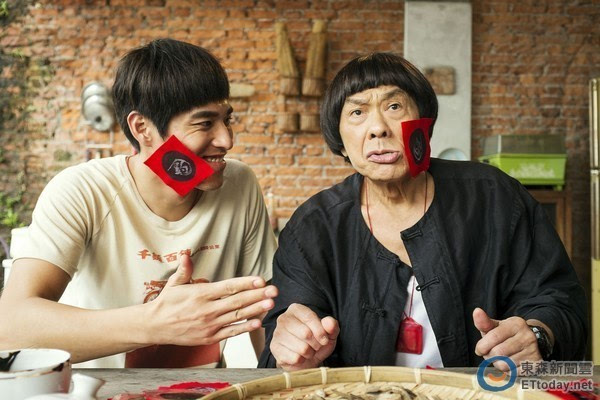 你不知道的猪哥亮!后台偷吃糖要人哄是淘气老小孩