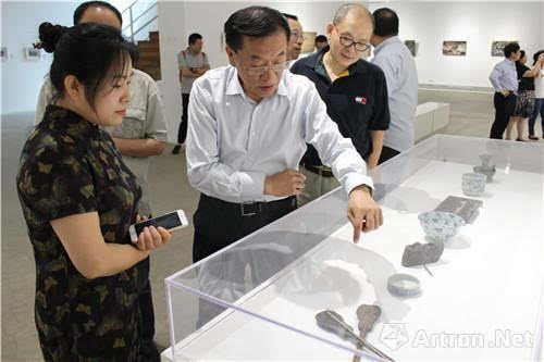 中美艺术家主题创作中美巡展·启动展学术研讨会在方圆美术馆举行