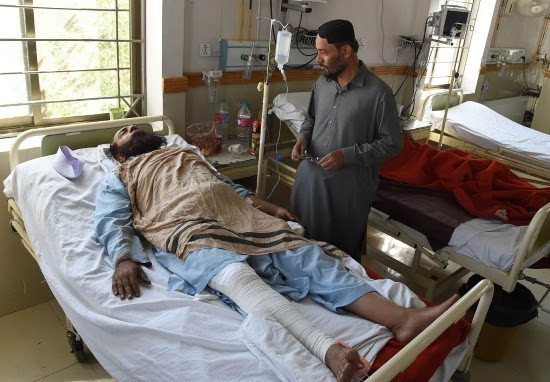 中国夫妻在巴基斯坦遭到绑架现场:被枪指着上汽车