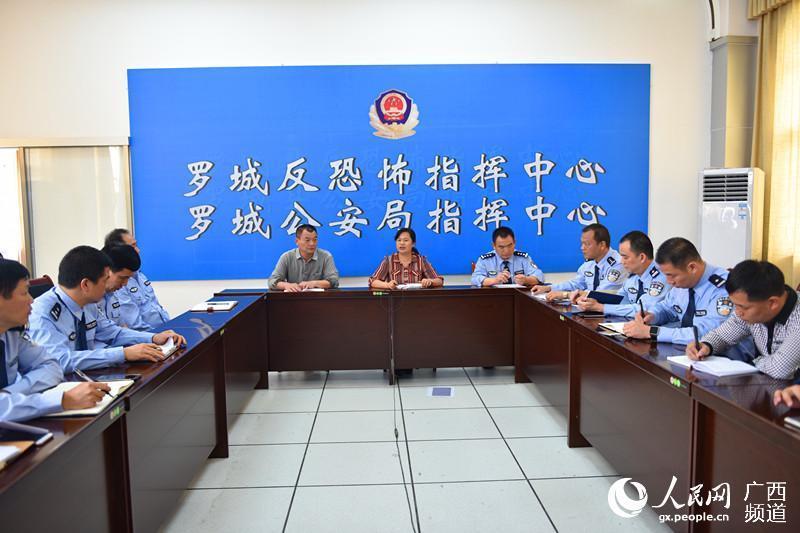 罗城县县长潘秋琳全力为仫佬山乡群众创造平安