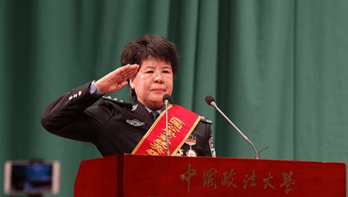 刘成晓:神勇女警为国为民