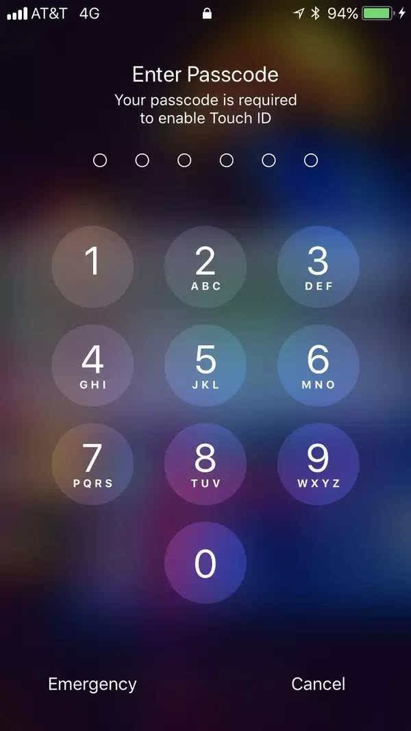 锁屏界面上数字密码区域中数字加粗,而且数字外面不再有一圈边框.1.