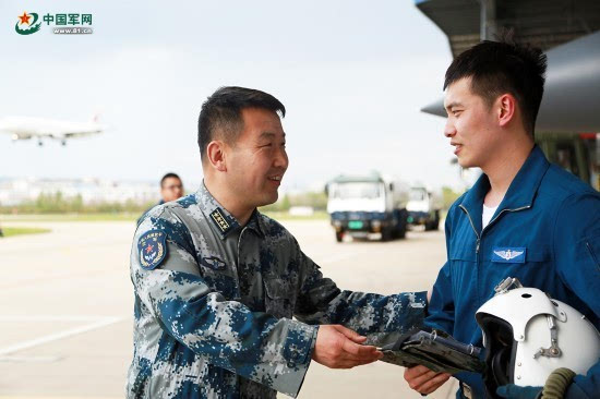 5月中旬以來,北部戰區空軍航空兵某旅多名新員陸續單飛,他們一下