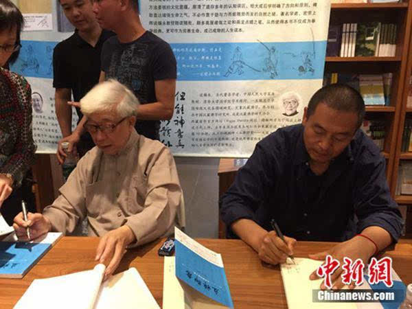《立禅即意—大成拳学讲习录》是于鸿坤指导弟子练拳习禅的讲习著作