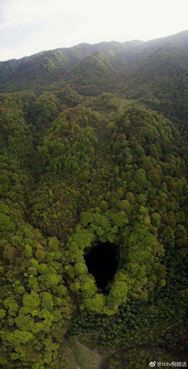 探秘天坑:陕西汉中天坑群之镇巴"天悬天坑",视频超长版