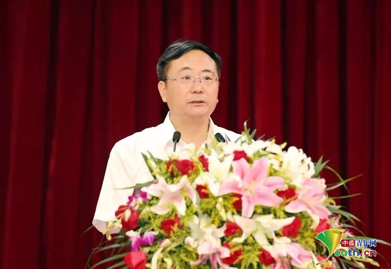 集团公司总经理闫子才主持仪式.