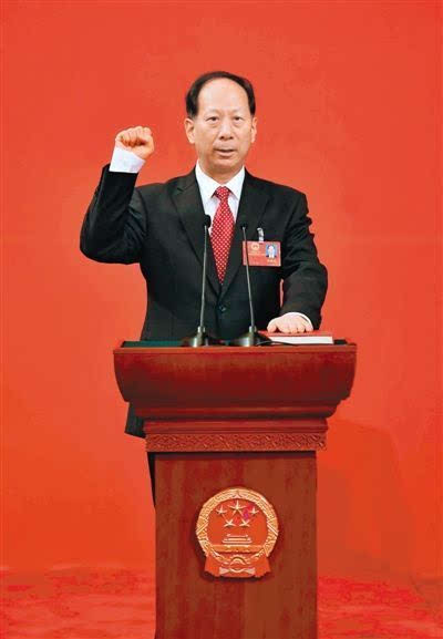 自治区十一届人大八次会议闭幕