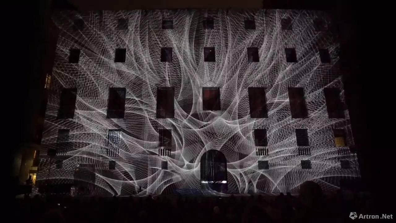 是艺术与技术互动,共生的典范,它代表了当代公共艺术的最新趋向