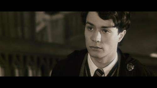 帅气逼人的"伏地魔"汤姆·里德尔