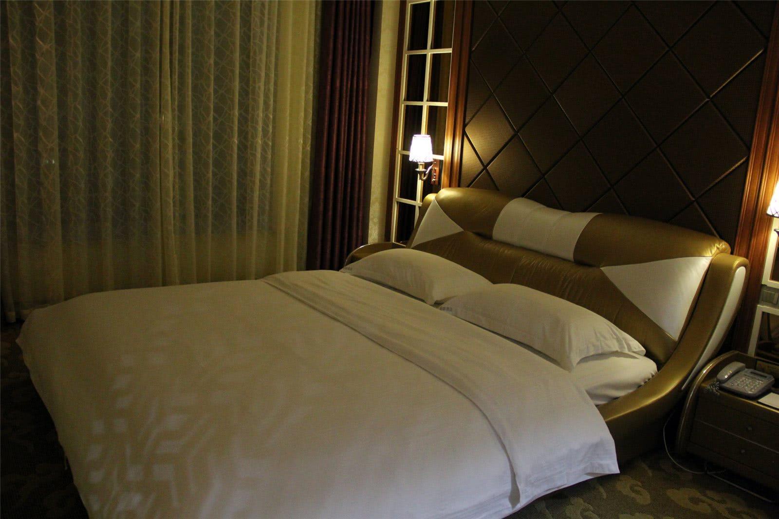 年轻人喜欢开钟点房?4个小时究竟能干啥?