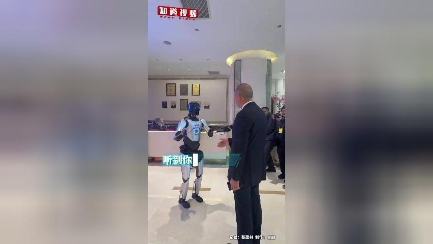 全国两会驻地，机器人感谢代表关心：“心里暖暖的”