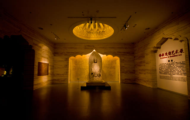 山东博物馆有好几个常设展览,《佛教造像艺术展》是其中之一