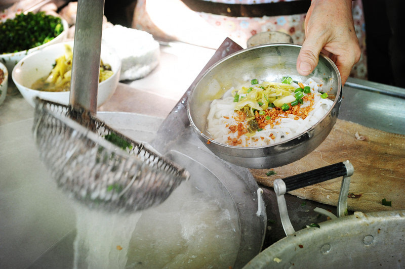王老虎汕头寻鲜记:来一碗焯肉粿粉汤