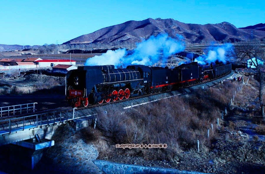 地点是经棚至热水段,这里地形复杂,山高,坡陡,多弯道,多桥涵,多隧道