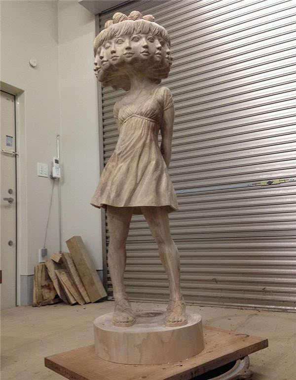 比雕塑要震撼!日本雕刻家让这位奇特的少女就像从木头中走了出来