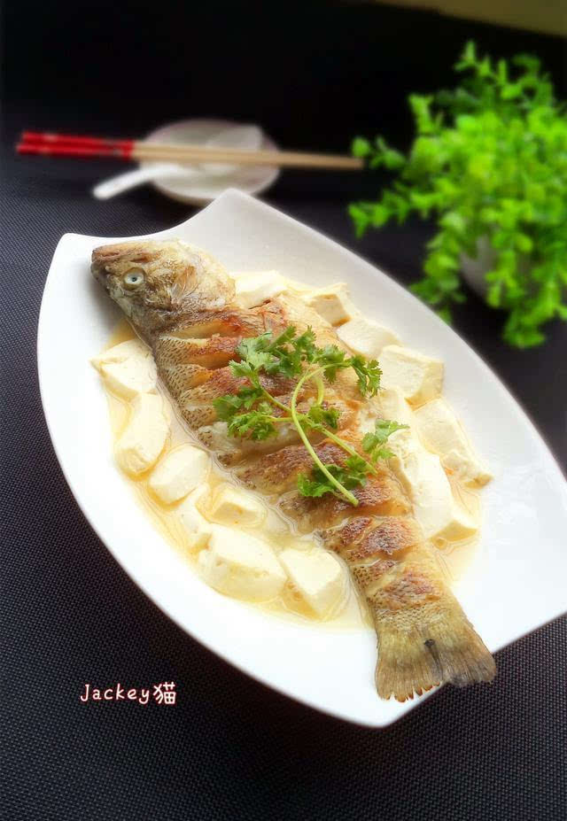 豆腐鲈鱼尝一口浓白清鲜的美味鱼汤