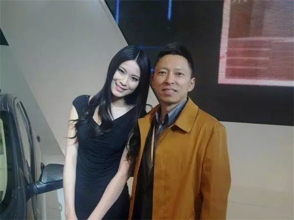 张朝阳和多个女人保持暖昧之情或许才是他想要的.