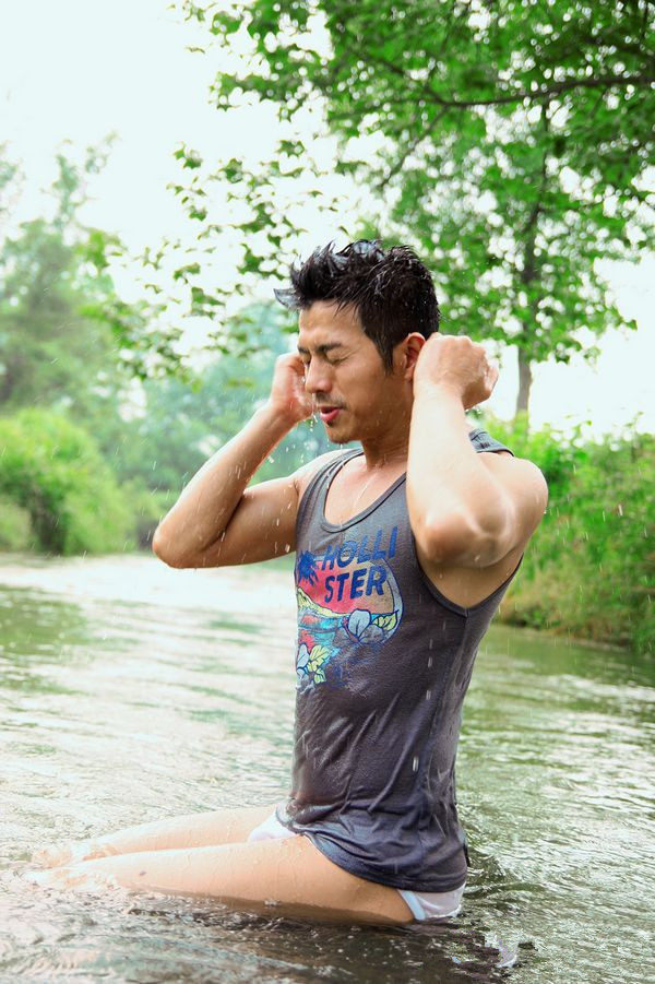 中国的男模泳装图片