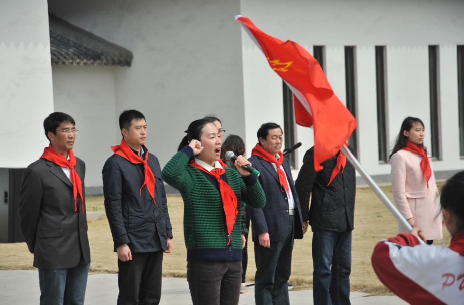 徐州贾汪区举行清明祭扫暨"红领巾寻访抗战足迹"