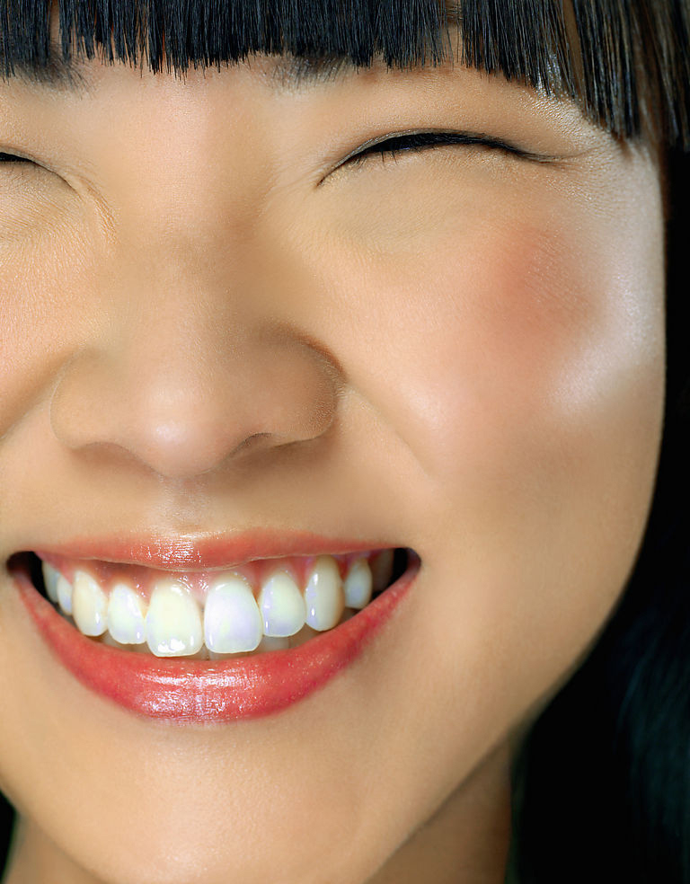 洁净牙齿,日常生活中可以多吃以下食物:1,促进牙龈的发达和牙齿的整齐