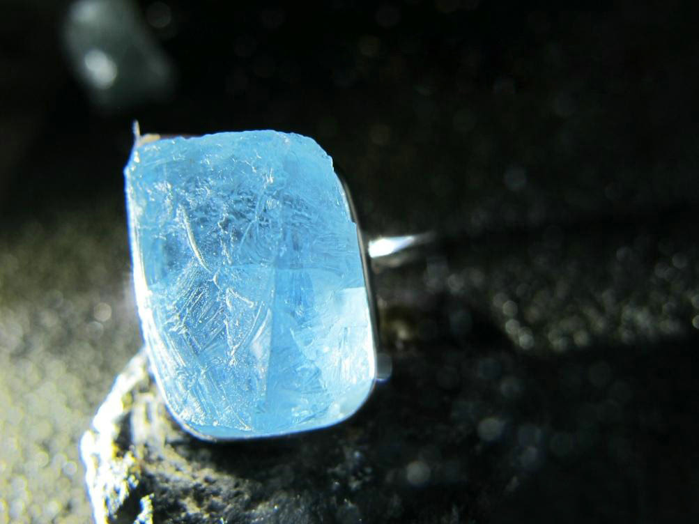 手把手教你鉴别当夏红牌海蓝宝石