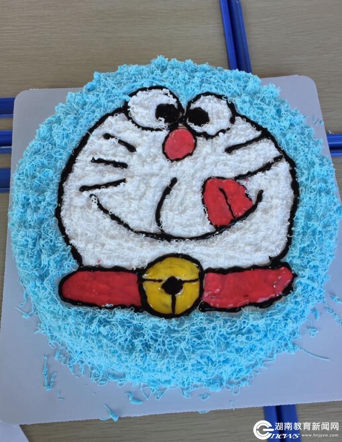 长郡蓝田中学:社团节精彩纷呈 学生自制蛋糕"萌萌哒"