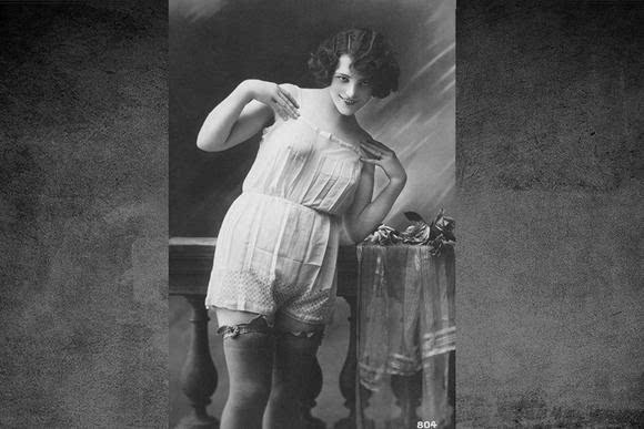 如果从1910年她在参加一次舞会时穿着一件类似胸罩的内衣亮相算起
