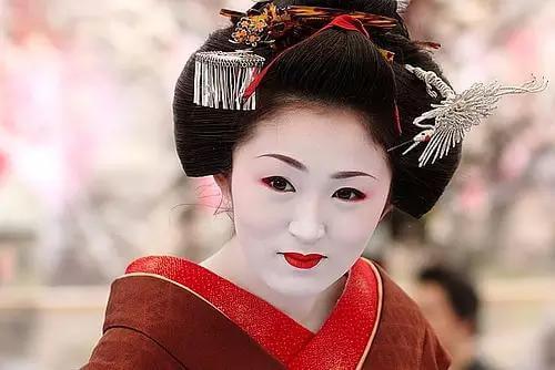 风雅中的清规戒律京都建于公元794年,从建立起到19世纪中叶一直是日本