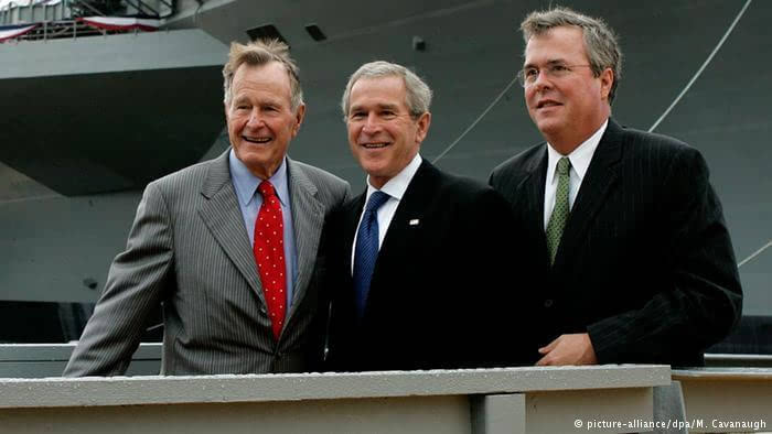 从左至右:老布什,小布什和杰布·布什