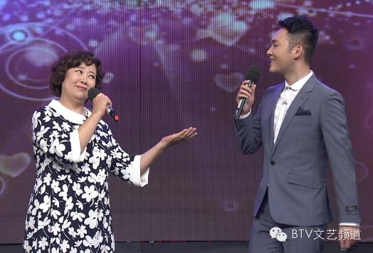 "神叨妻子"与丈夫"吵吵闹闹"二十年方青卓的丈夫沈小萌比方青卓小四岁