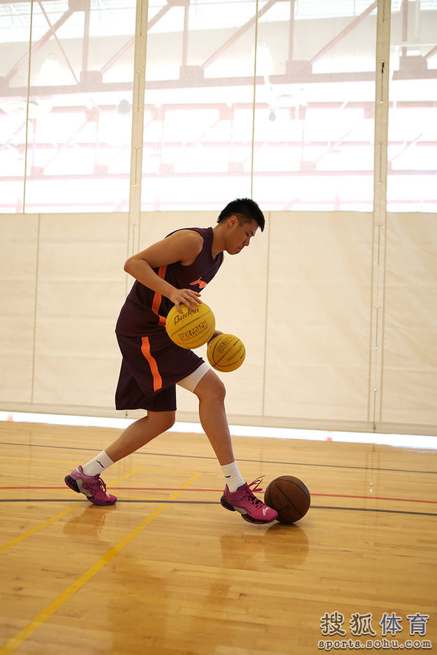 賀天舉備戰nba夏季聯賽訓練揮汗如雨