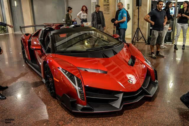 一枚红色的毒药 敞篷版兰博基尼veneno roadster