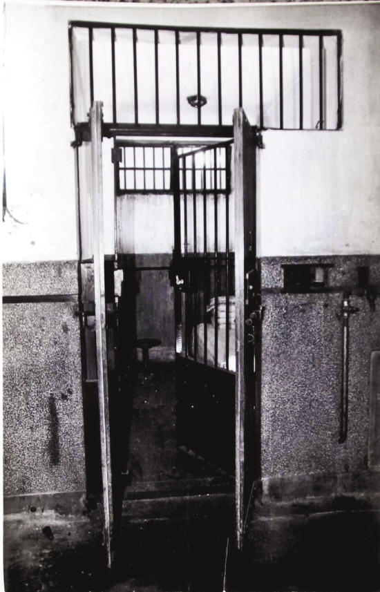 原上海军事法庭(江湾路1号)旧址华德路(现提篮桥)监狱大门(1934年)
