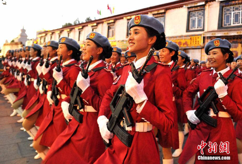 西藏自治区成立50周年:女民兵整装待发