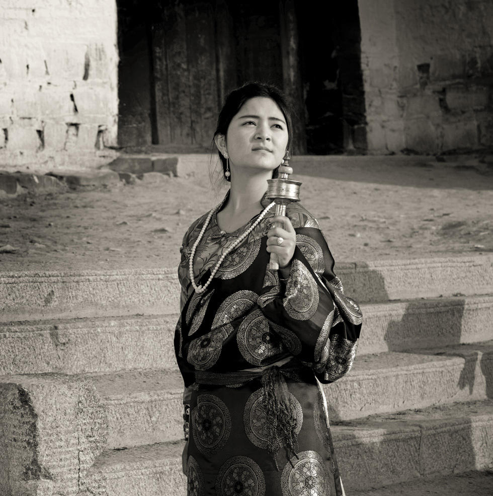桥旦卓玛,一个娇羞含苞的甘南藏族少女