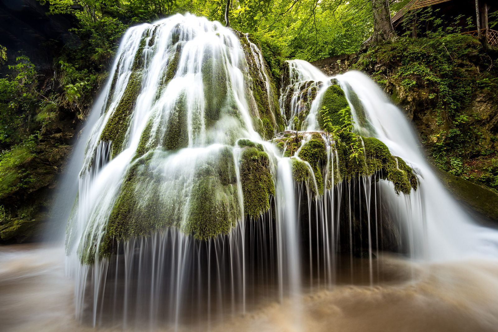 望一眼就爱上的地方—罗马尼亚比格尔瀑布