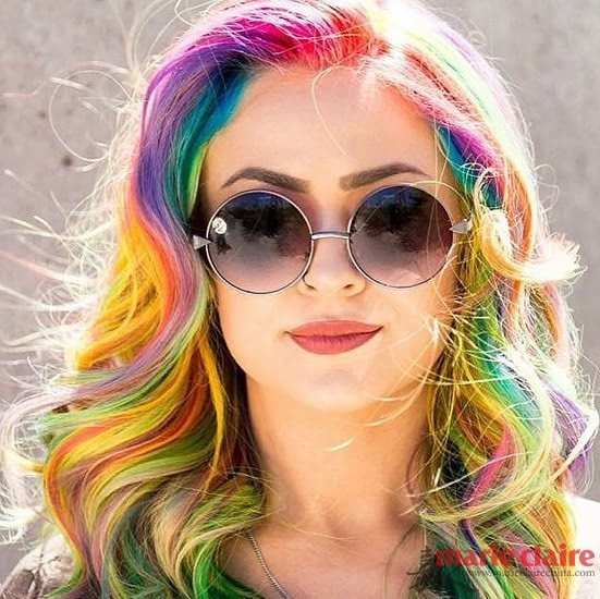 今年的发色超级流行夸张的颜色,当然最难挑战的就是彩虹颜色的头发
