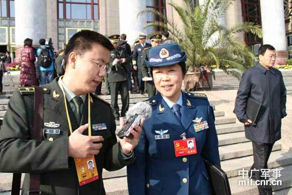 中国空军首位女师长晋升副军级履历不凡