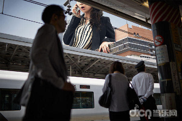 東京女巨人攝影作品走紅 靈感來自動漫