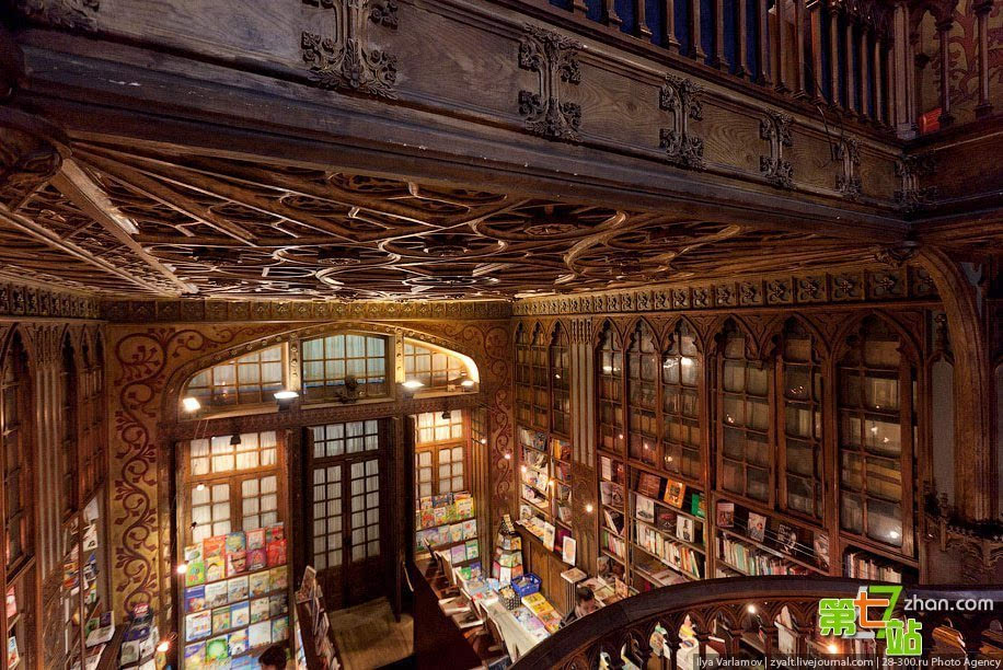 世界最美的livraria lello书店