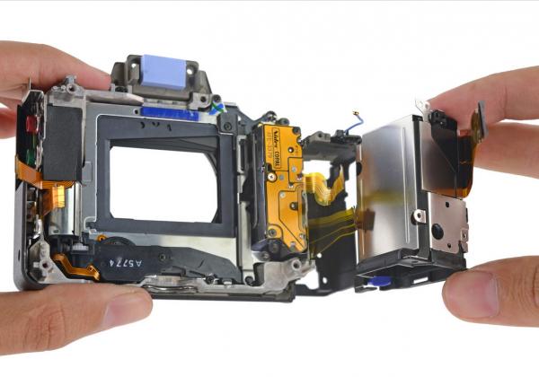 91拆摄影师们的新宠索尼a7rii拆解