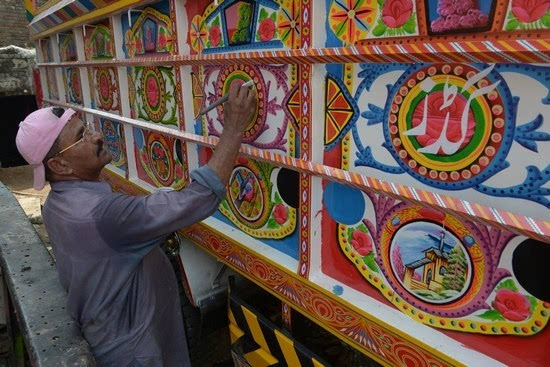 卡车也出彩:巴基斯坦卡车色彩斑斓图案多图