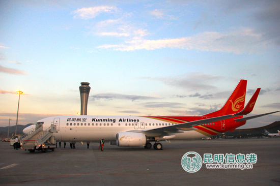 昆明航空新引进b737-800飞机顺利抵昆助力暑运