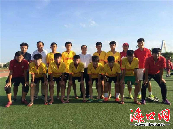 海口市灵山中学队荣获2015海南省青少年足球赛冠军
