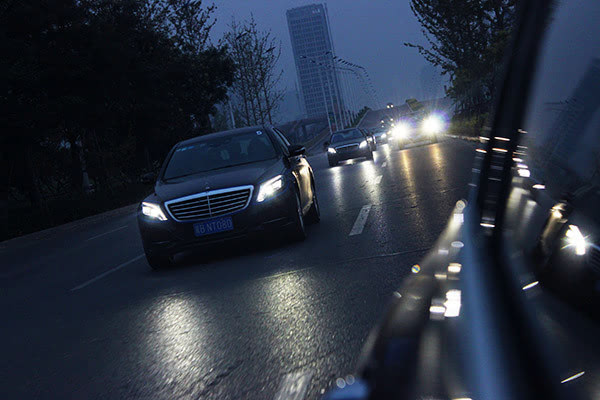 夜空中最闪亮的星 奔驰s级夜间试驾_搜狐汽车_搜狐网